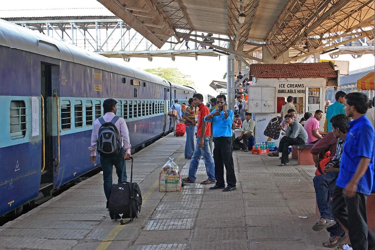 railway gives facility to book retiring room to passengers starting price 25 rupees
