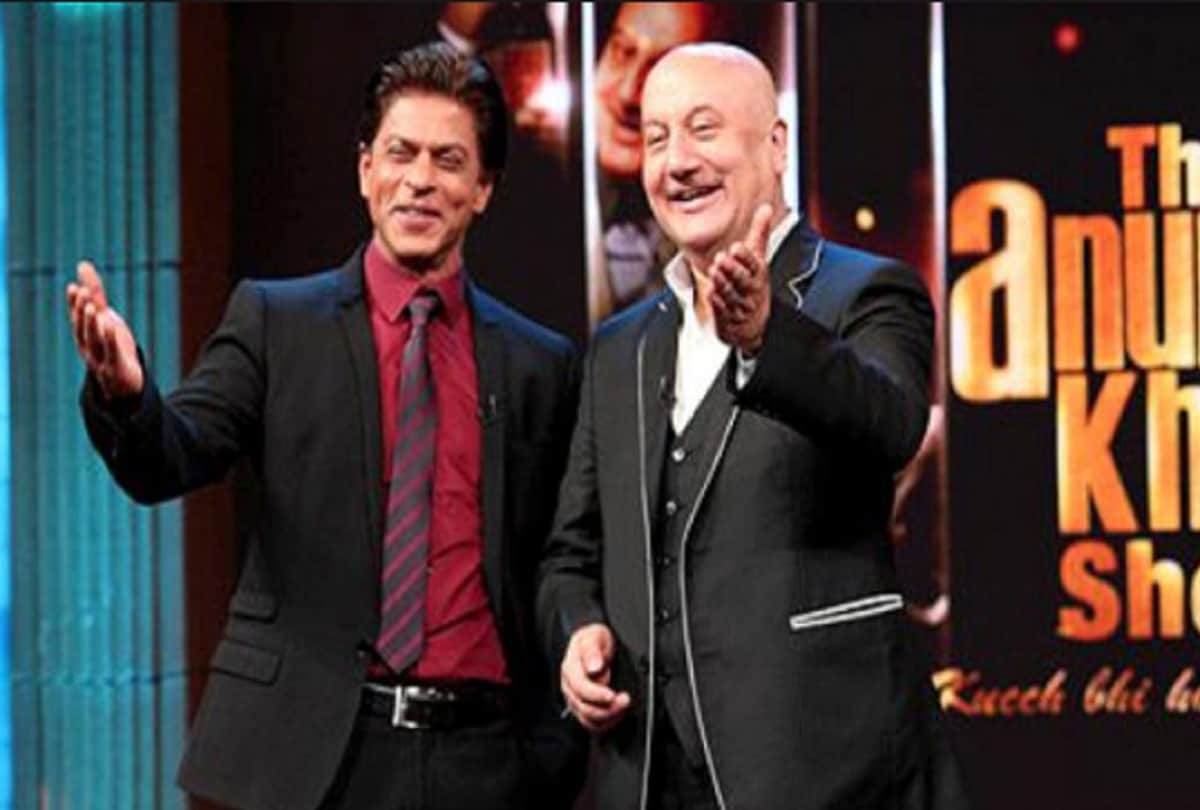 Shahrukh Khan wants to play snakes and ladders game with Anupam Kher