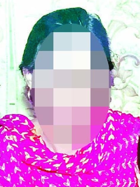The family mambers swallod poision due to eve teasing , women dead