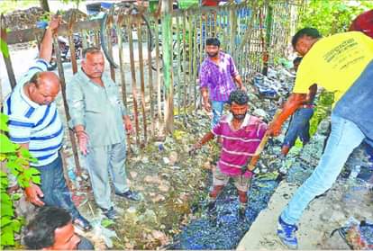 Haridwar Mayor anita sharma Doing Garbage Cleaning on her expenses