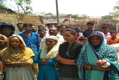 घटना के बाद जमा हुए लोग