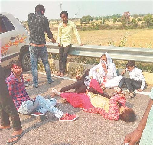 Road collapse: 8 dead, fifteen injured