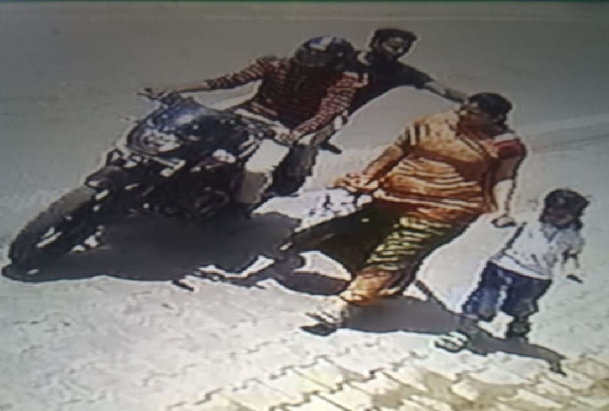 Bikers snatch chain from woman in agra