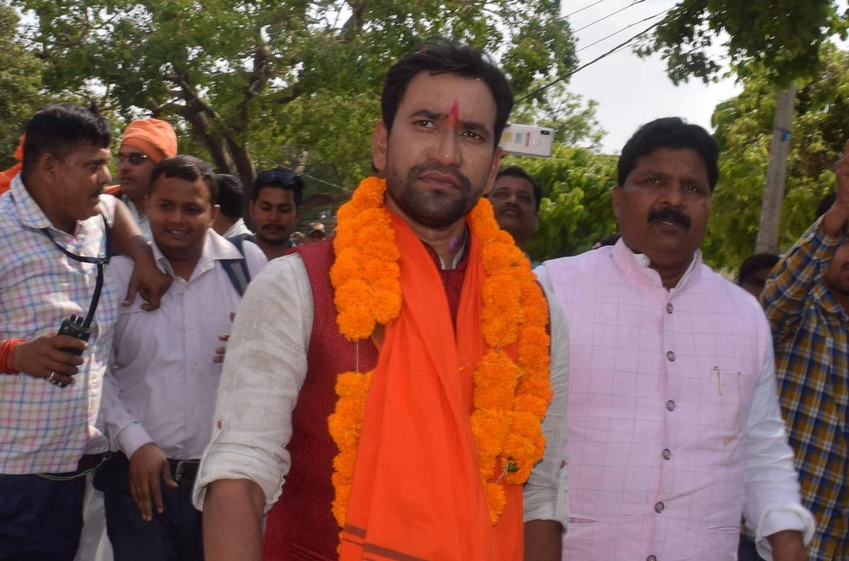 Lok sabha election 2019 Nirahua hide fact in nomination form