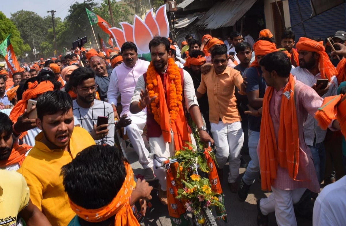 Lok sabha election 2019 : Nirahua nomination photos in azamgarh with rickshaw