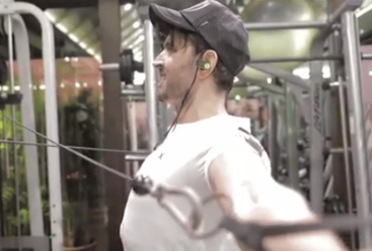 sussanne khan comment on hrithik roshan workout video