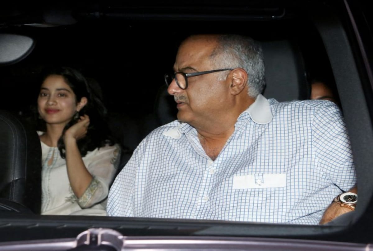 Janhvi Kapoor looks beautiful as she steps out for dinner outing with father Boney Kapoor