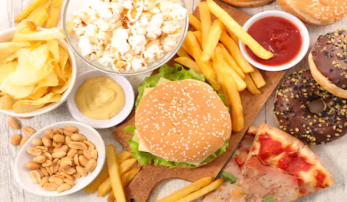 eating junk food increase risk of depression says study