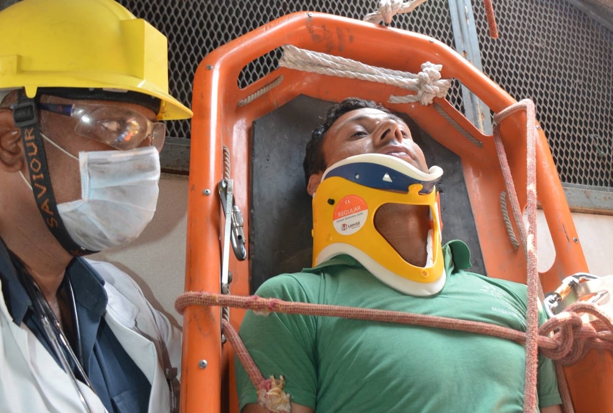 mock drill of NDRF and north railway's officers in alambagh yard in lucknow