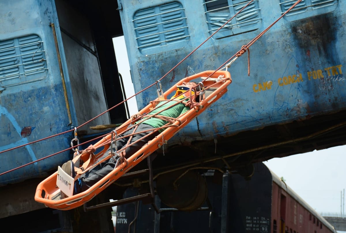 mock drill of NDRF and north railway's officers in alambagh yard in lucknow