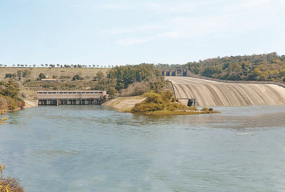 Water level of Pong Dam reached 1388 feet, six gates opened, floods in low-lying areas