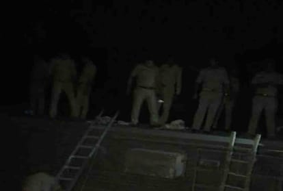 poorva express derailed at kanpur