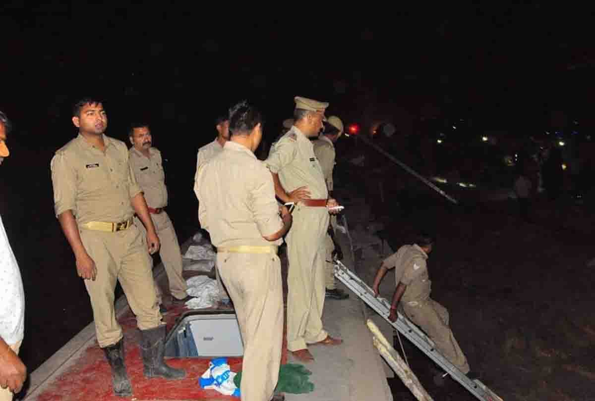 poorva express derailed in kanpur