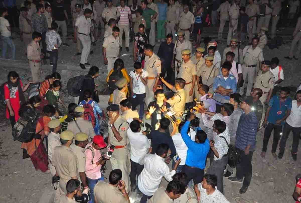 poorva express derailed in kanpur