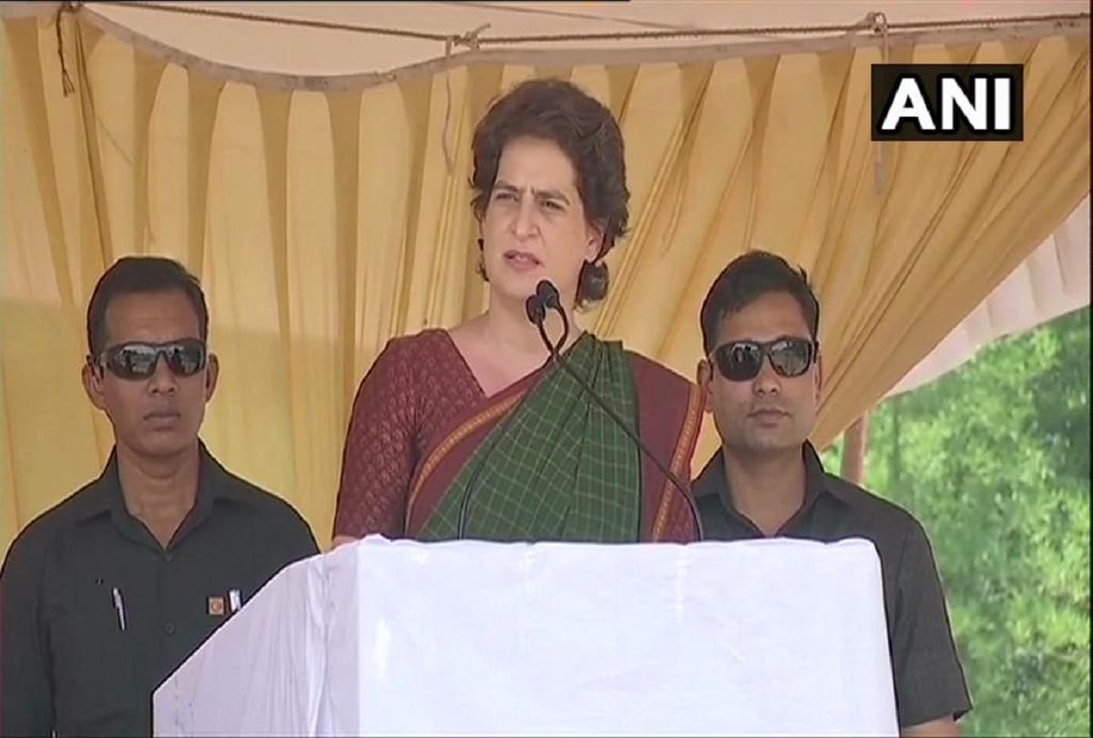 children abuse modi in front of priyanka gandhi in raebareli, video goes viral