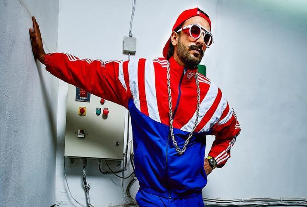 Ranveer Singh Gets Trolled For Shirtless pic in the UK