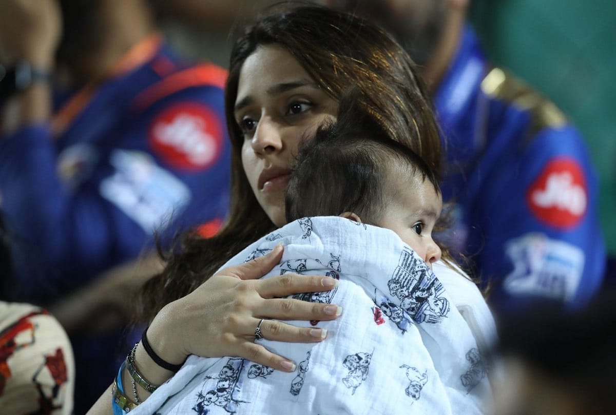 Rohit sharma daughter Samaira Sharma spotted during RR vs MI match in ipl 2019