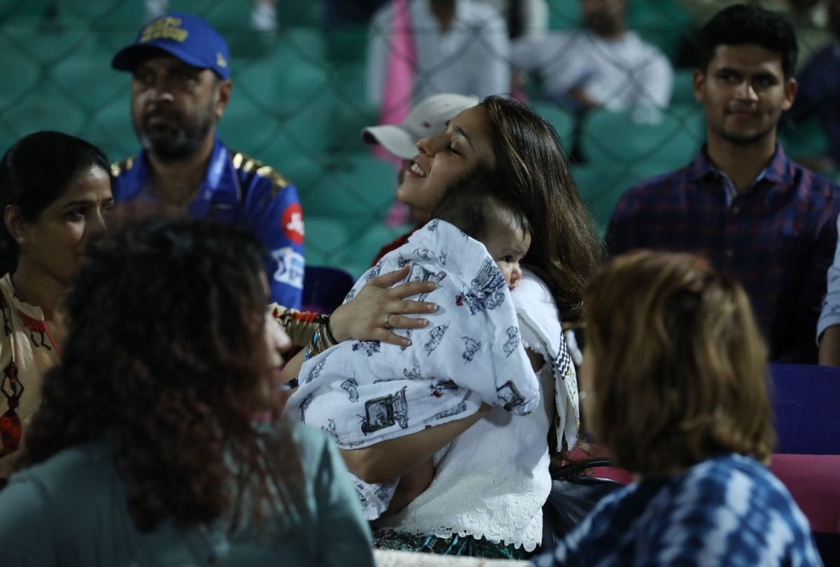 Rohit sharma daughter Samaira Sharma spotted during RR vs MI match in ipl 2019
