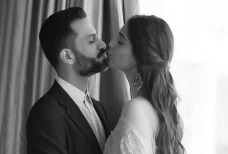 sonam kapoor husband anand ahuja picture fans reaction is she pregnent
