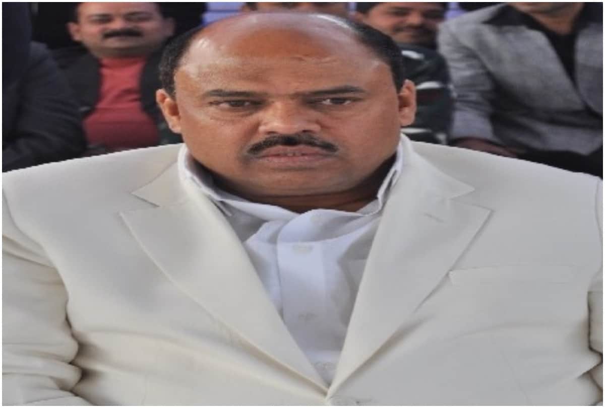 Lok Sabha Chunav 2019:  Politicians in dilemma, family first or party?