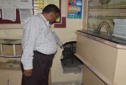 theft in allahabad bank branch agra