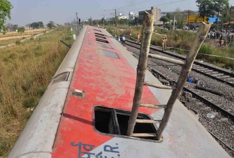 Big Disclosure Why Poorva Express Derailed Amar Ujala Hindi News Live