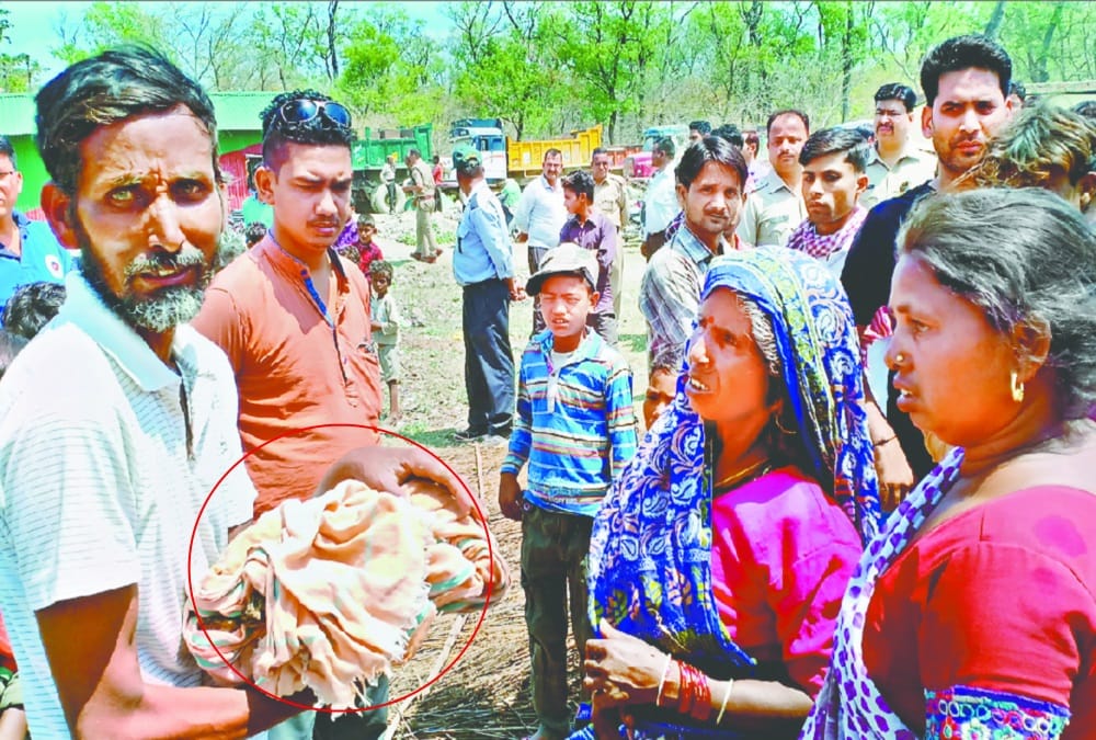 Newborn Burnt alive during fire broke out in huts emotional photos