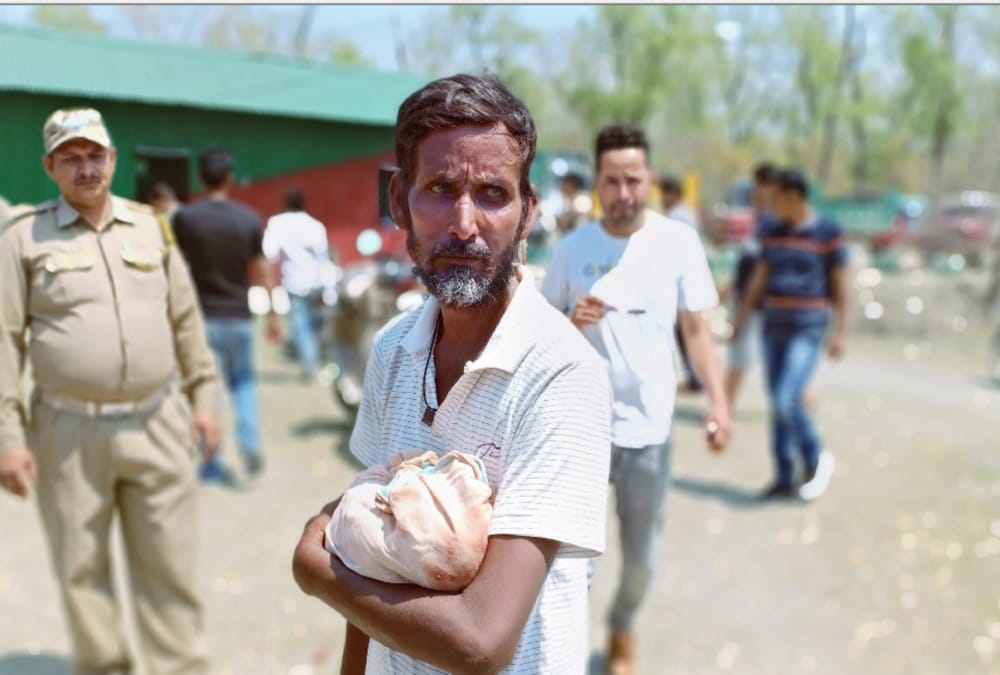 Newborn Burnt alive during fire broke out in huts emotional photos