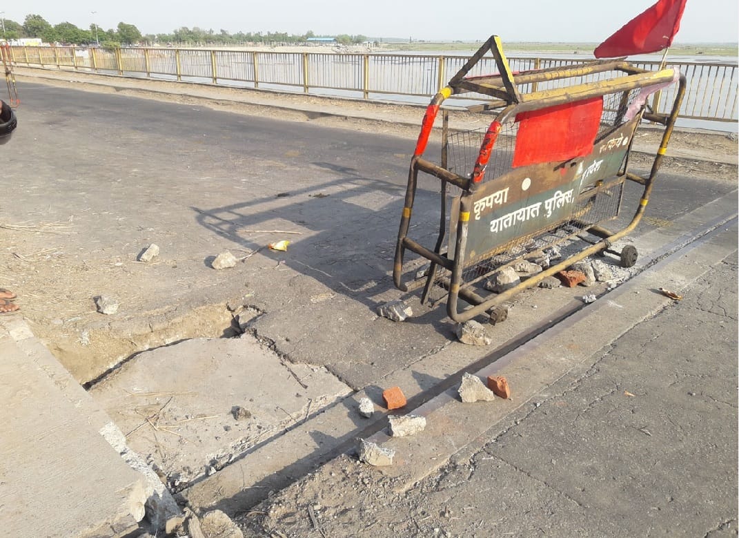 Ganga Barraj bridge damaged in Bijnor