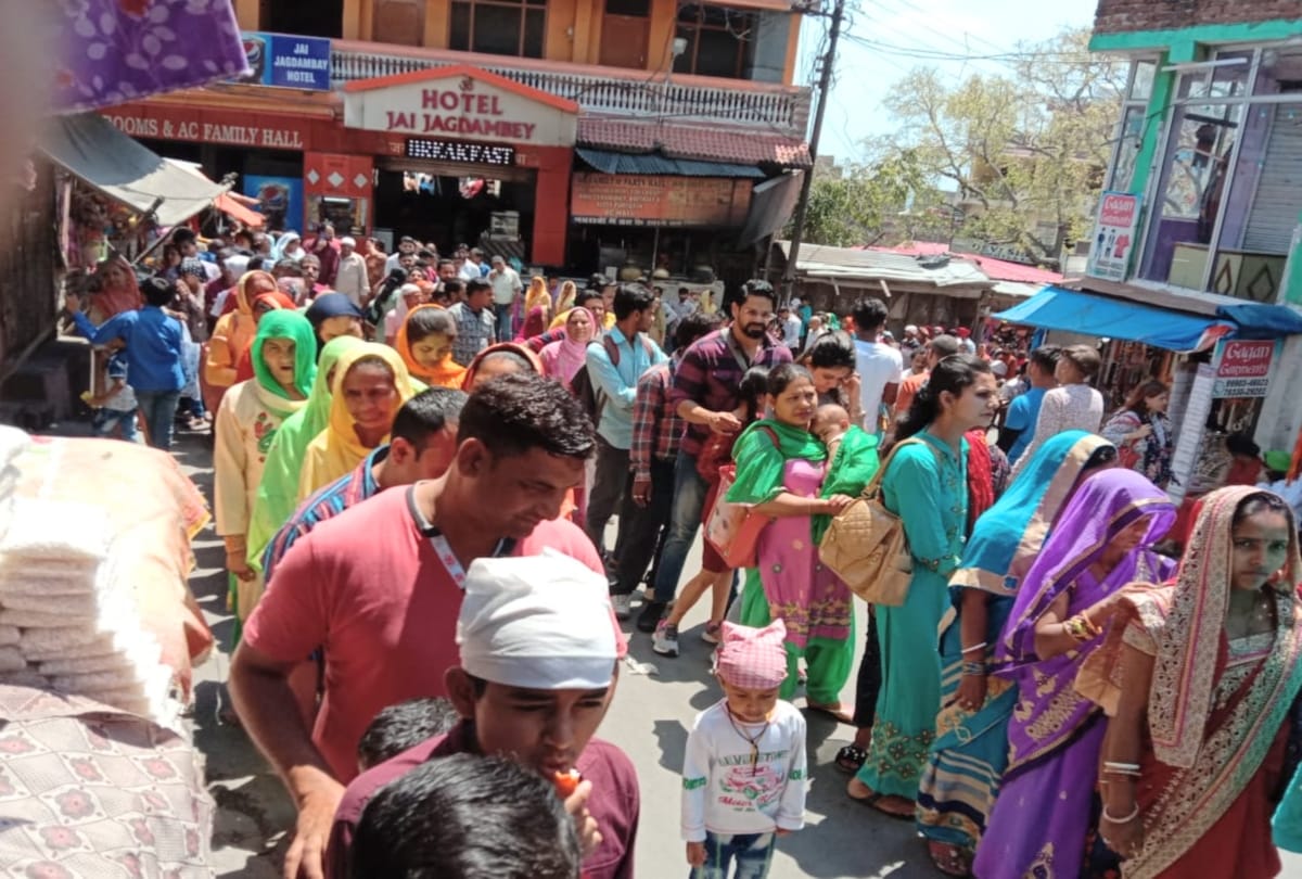 around 20 thousand Devotees visit chintpurni temple on sunday in una himachal