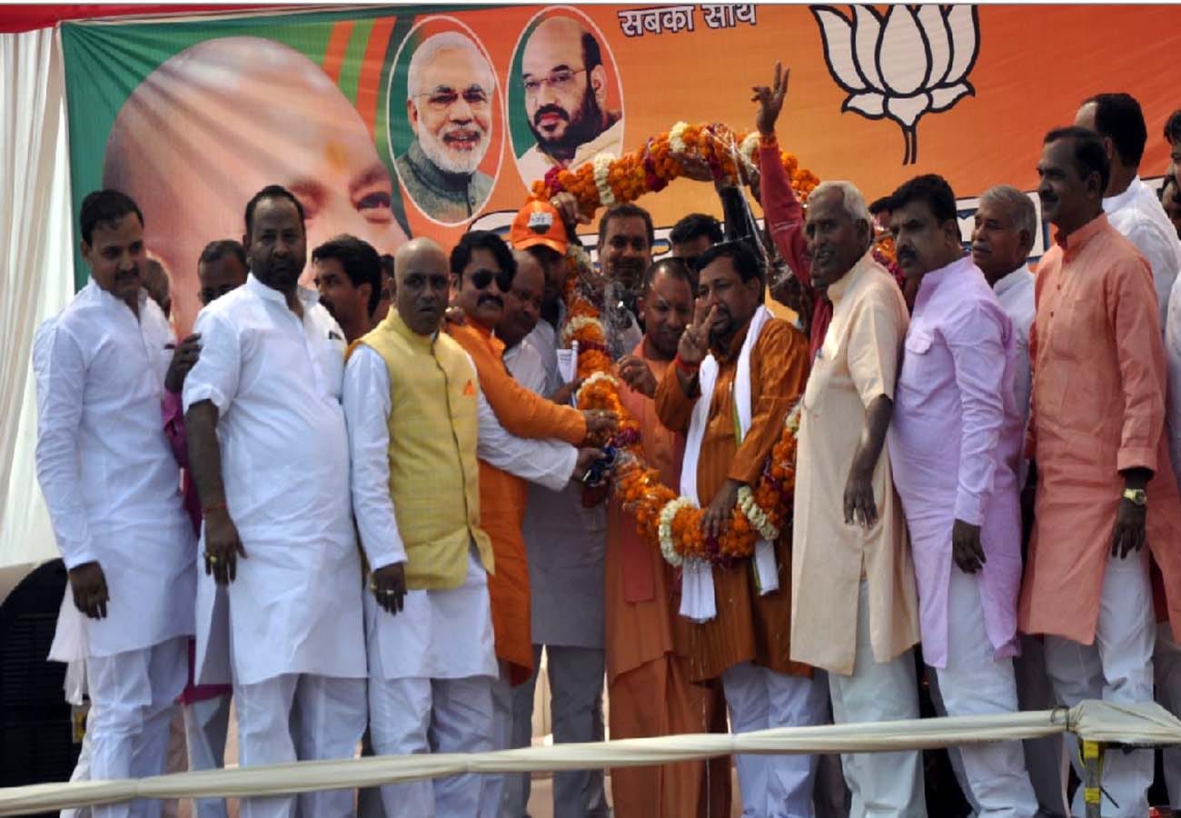 cm yogi attack akhilesh mayawati and congress in lok sabha elections 2019