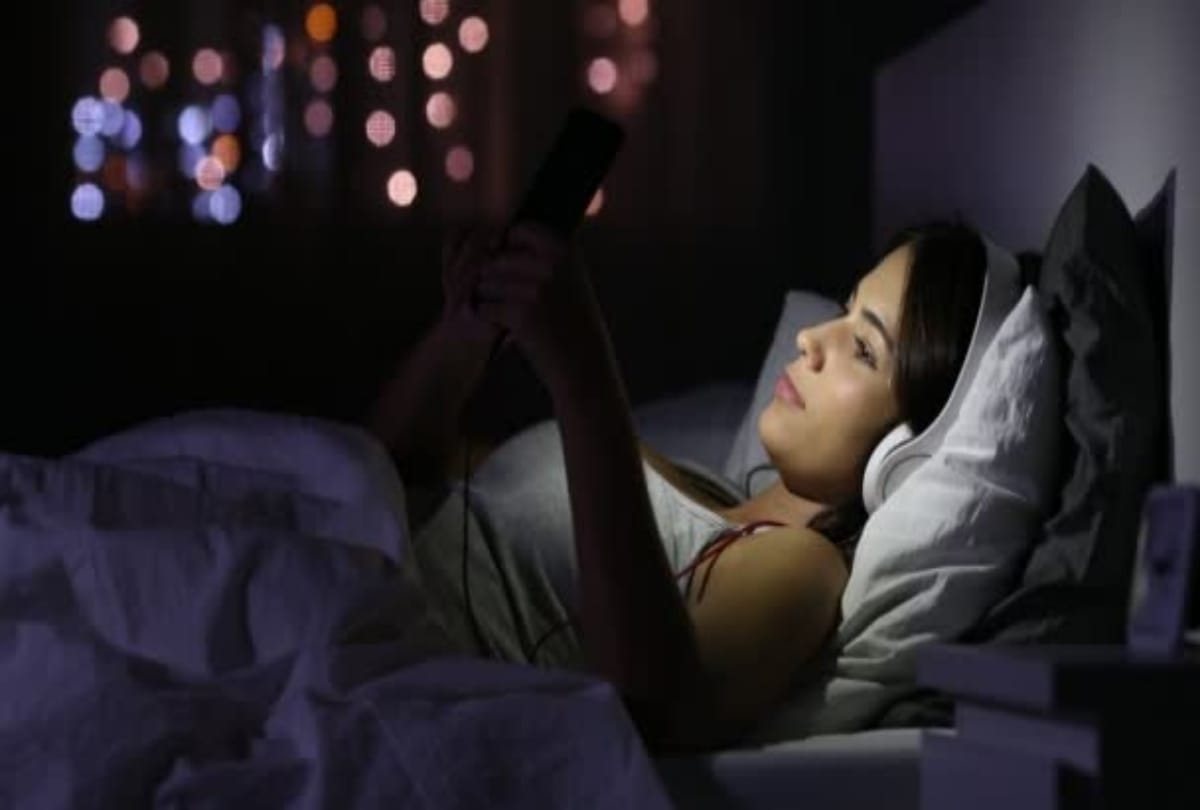 what girls do when they miss their partner