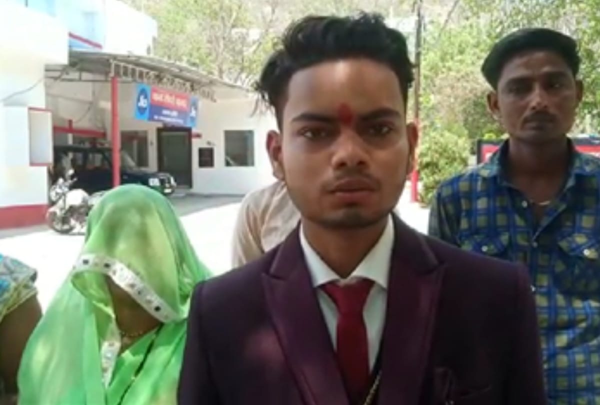 Mighty people hostage newly married couple in temple in Jhansi