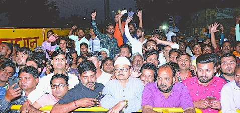 सेटेलाइट चौराहे से दो घंटे तक कोई पैदल भी नहीं निकल पाया
