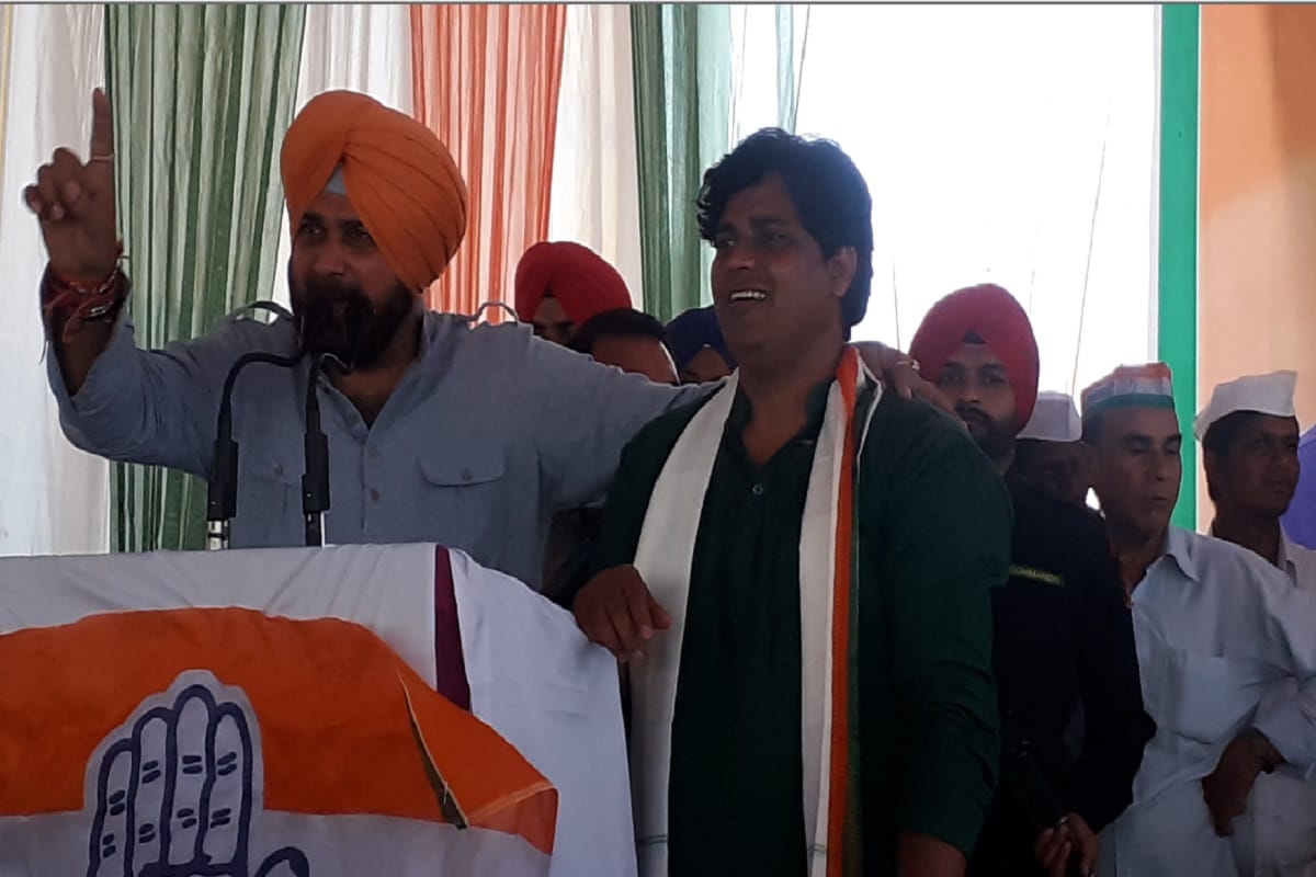 Lok Sabha Elections 2019, Navjot Singh Sidhu targets PM Modi and CM Yogi in rally at Bijnor