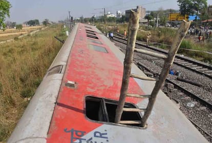 why poorva express derailed in kanpur