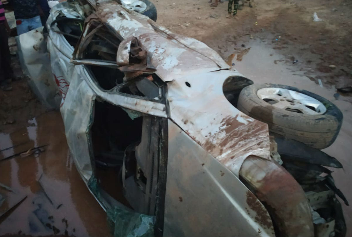 two delhi friend died in road accident at agra delhi highway near farah