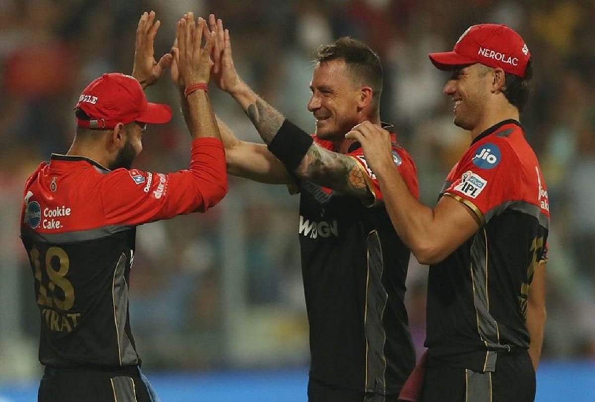 MS dhoni smash biggest six of 111 meter agaist RCB in IPL 2019