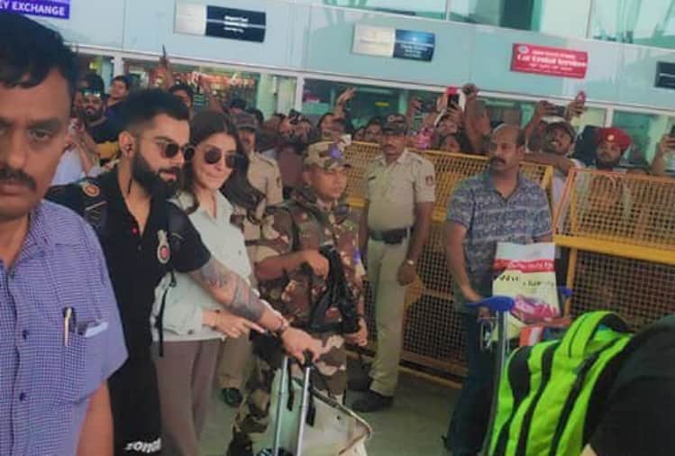 anushka sharma and virat kohli arrive bangalore fans cheers