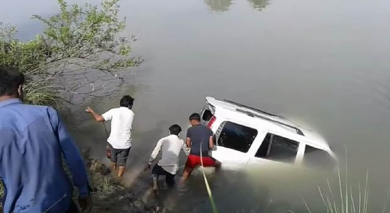 more than twenty vehicles in six months sank into the Gang nahar