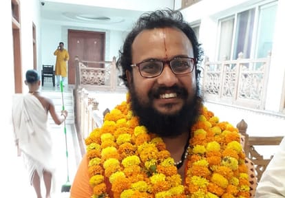 Saint stand in Lok sabha election 2019 against narendra modi in Varanasi