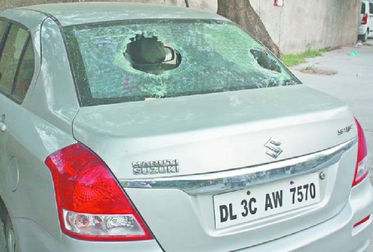 Boys break 70 vehicles glasses in Janakpuri