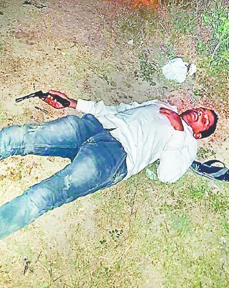 Police arrest liquor smuggler in encounter