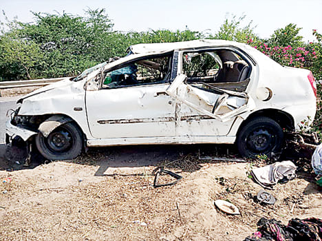 Uncontrolled car dividers collide, one dies Four people injured,