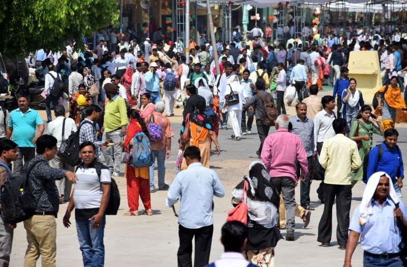 लोकतंत्र का महापर्व मनाने निकले कार्मिक