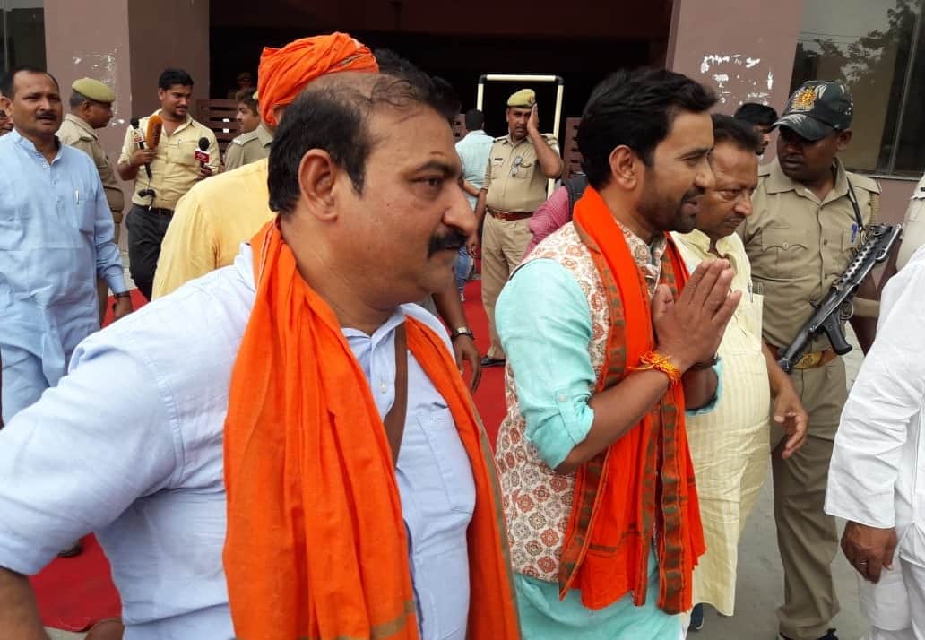 sunny deol to ravi kishan join politics charged large amount for a film