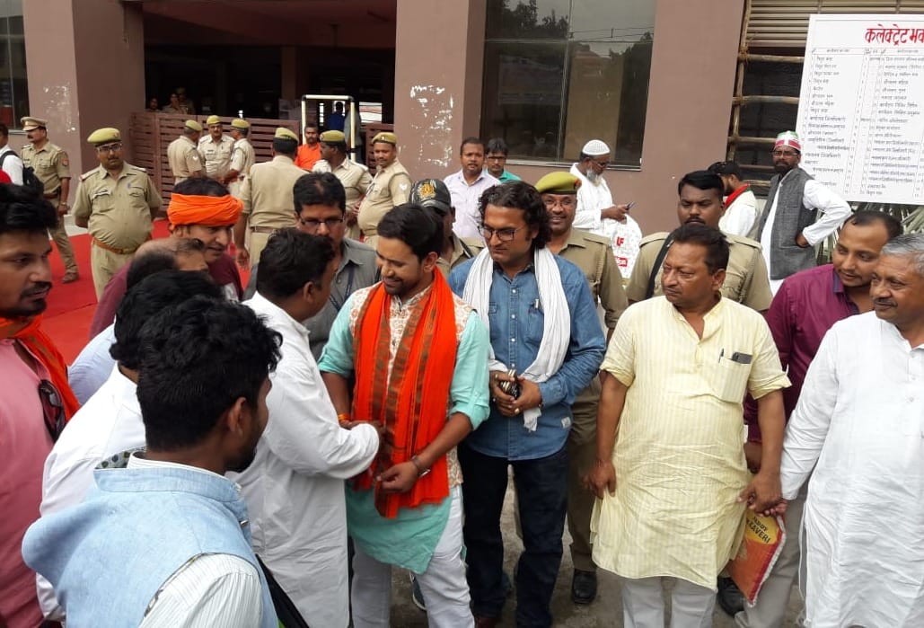 Lok sabha election 2019 Nirahua hide fact in nomination form