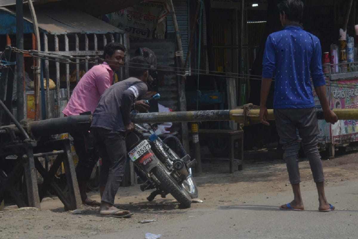 Peoples are not following rules on Baghpat railway station