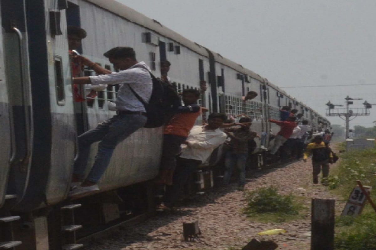 Peoples are not following rules on Baghpat railway station