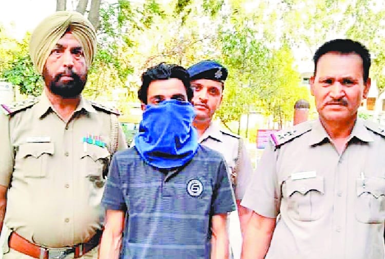 Kashmiri Boy Arrests in Chandigarh with Fake Aadhaar Card, Pan Card